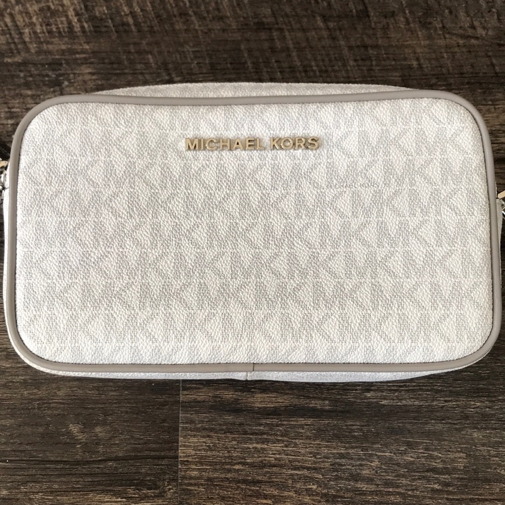Michael Kors Crossbody purse. Like new condition